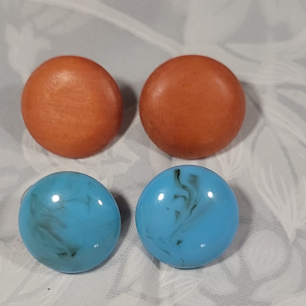 Two pair vtg stud earrings - Picture 5 of 5